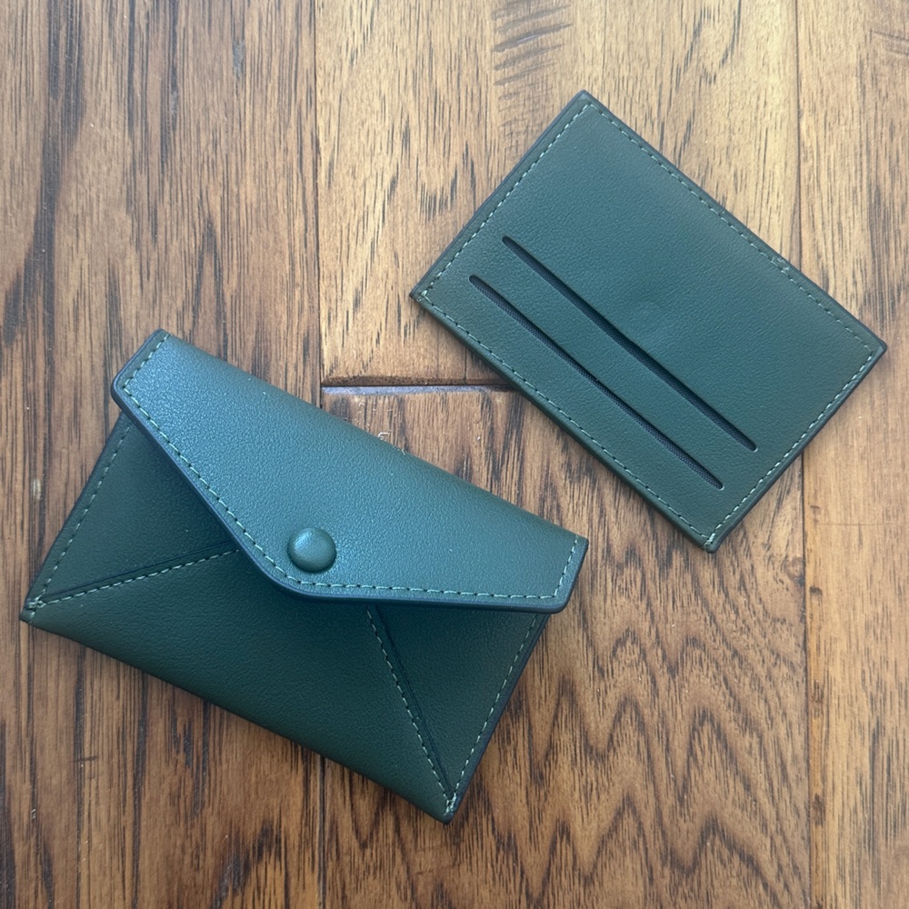 Green pocket organizer card holder
